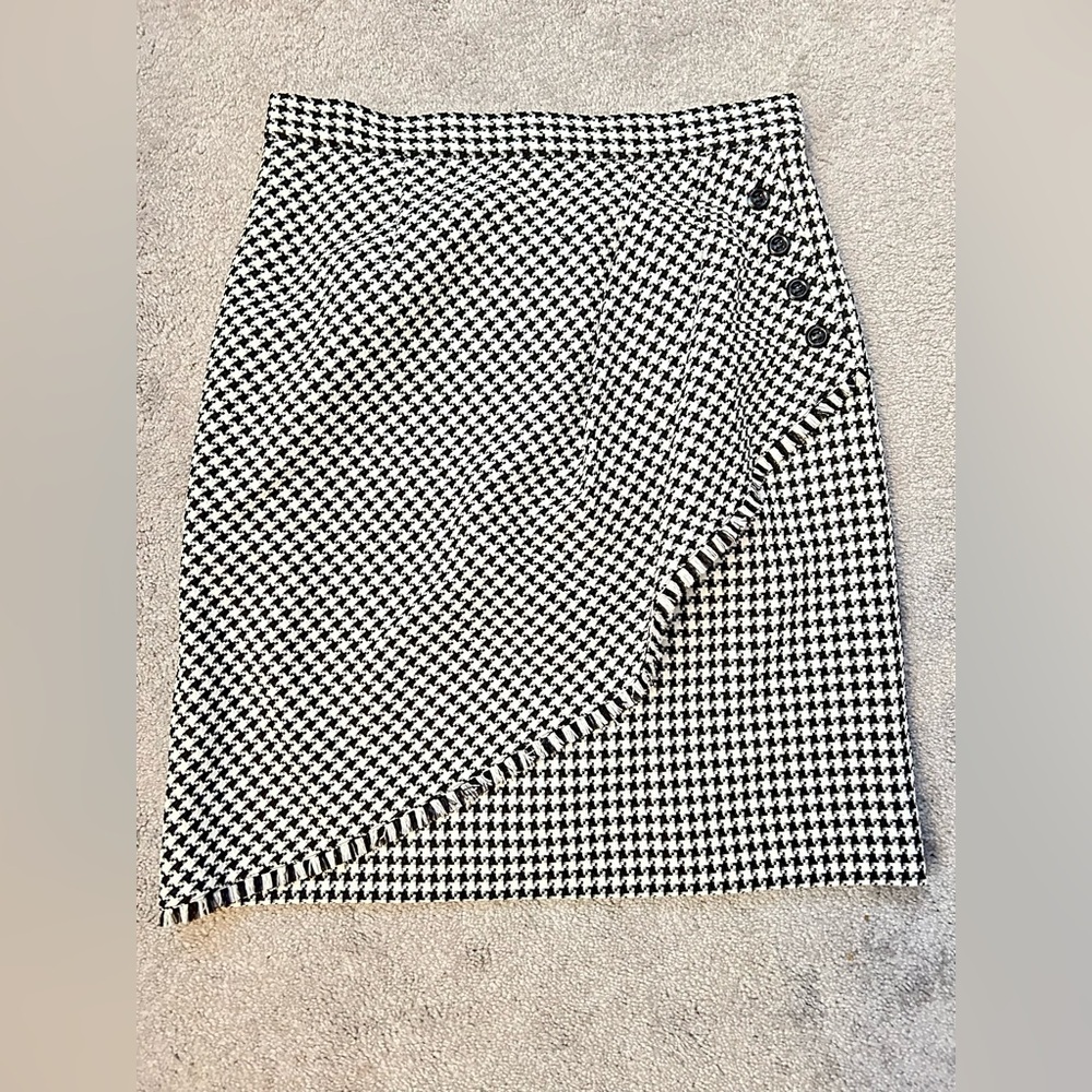 Tahari Houndstooth flare fringe edge Skirt women’s size 10 black white coquette